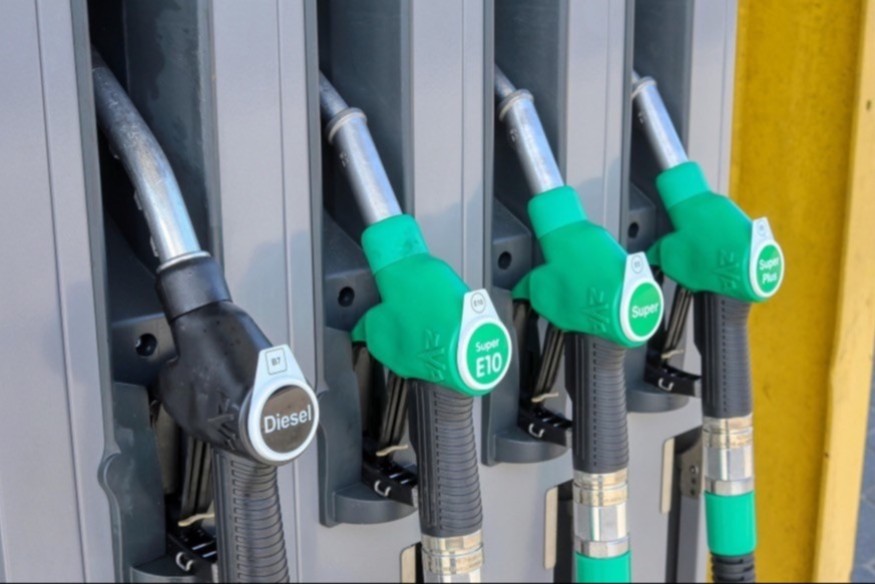 Carburants : prix records, aides et taxes… quelles solutions pour faire baisser la facture ?